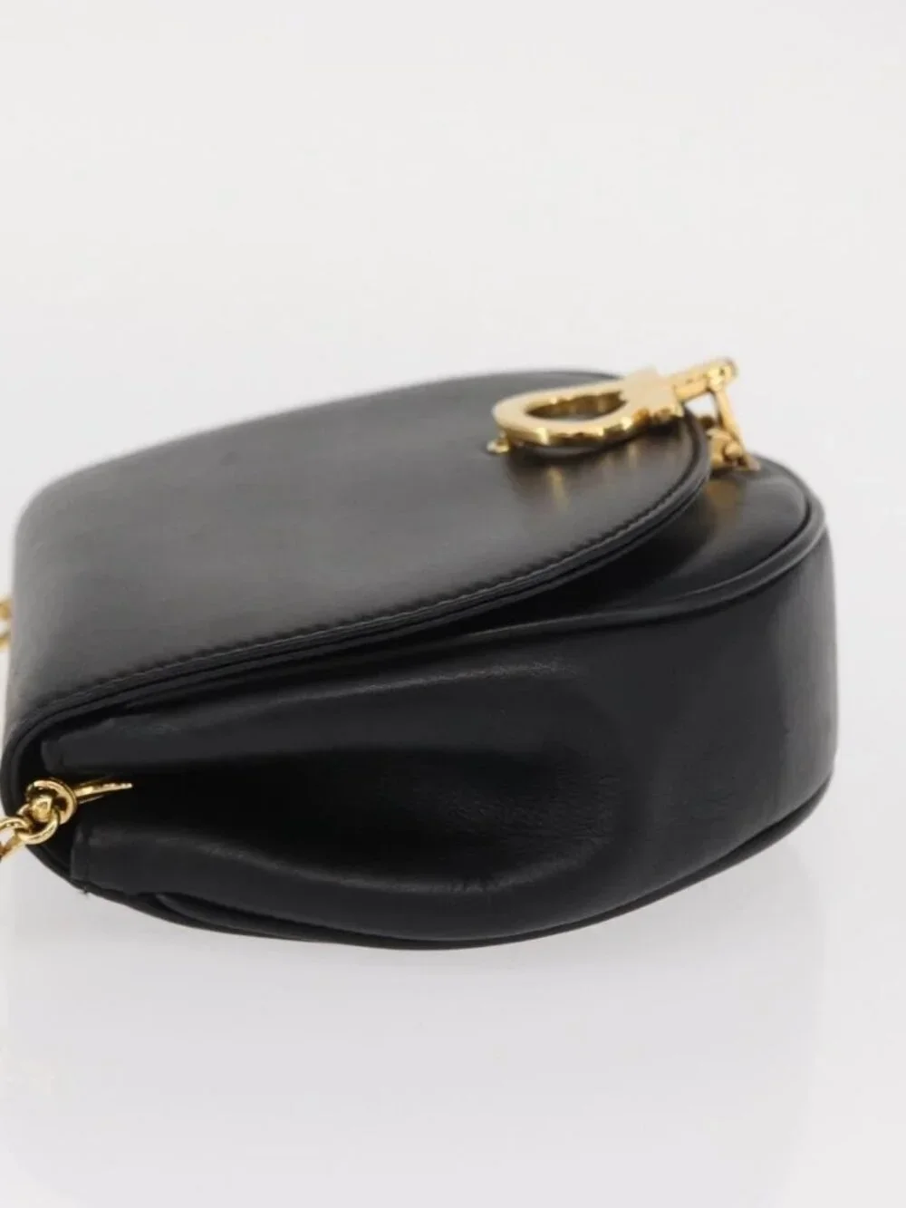 Salvatore Ferragamo Chain Gancini Shoulder Bag Leather Black Gold Auth 161032